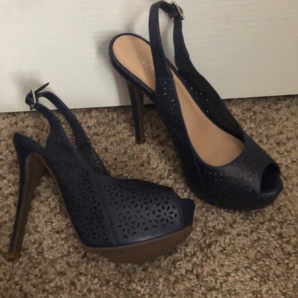 Shoe - Picture 2 of 4